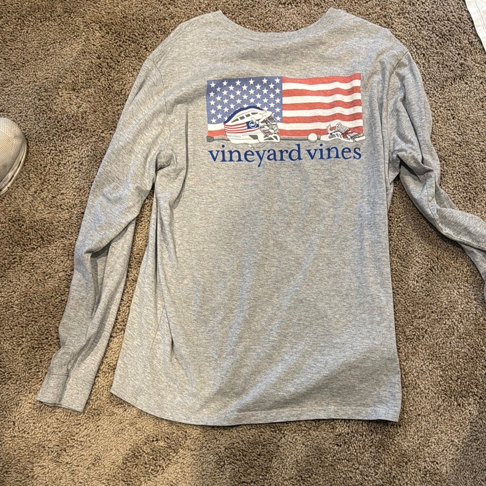 Vineyard Vines Heather Gray Long Sleeve with Flag Pocket Lacrosse Helmet on Back - Picture 2 of 2
